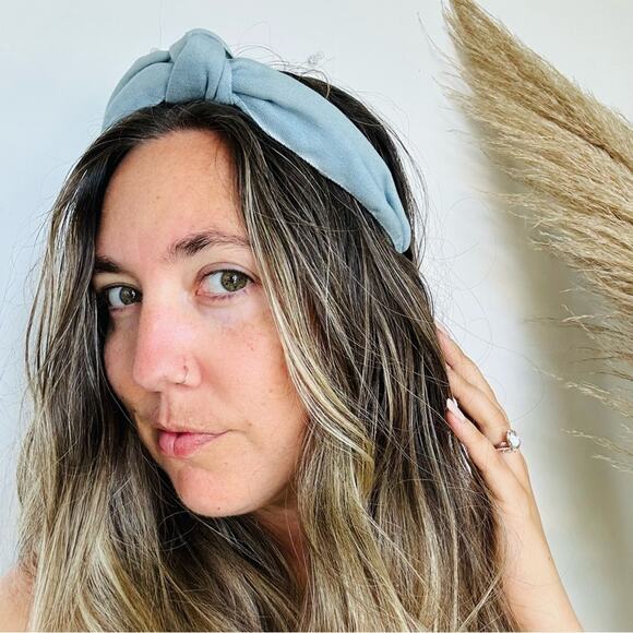 3/$20 NEW ANTHROPOLOGIE Baby Blue Fabric Knot Bow Headband Hair Piece Barbiecore - Picture 1 of 10